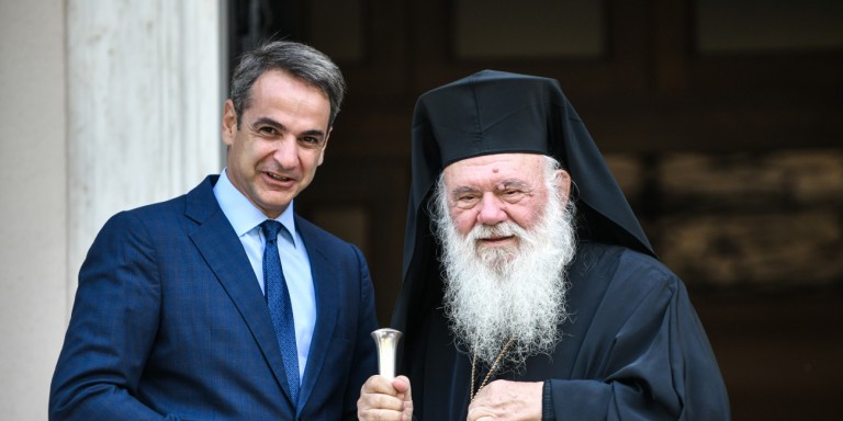 Ο Κυριάκος Μητσοτάκης με τον Αρχιεπίσκοπο Ιερώνυμο στο Μέγαρο Μαξίμου