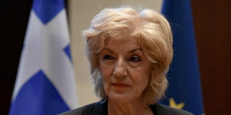 Ειρωνία Αναγνωστοπούλου: Εμείς οι άπλυτοι, αναρχομαδούροι αφήσαμε κατσαρίδες