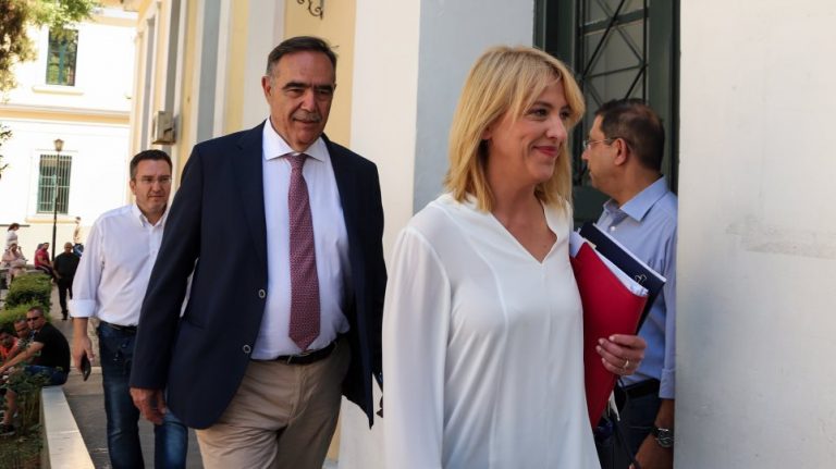 Απολογείται η Δούρου για τη φονική πλημμύρα στη Μάνδρα