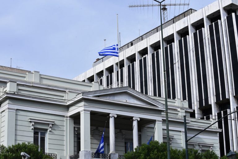 Καλοκαιρινό ξεκαθάρισμα λογαριασμών στο Υπουργείο Εξωτερικών