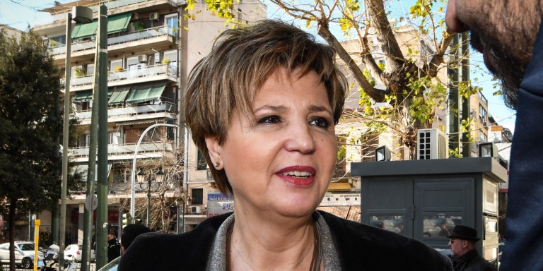 Γεροβασίλη: Γιατί ακυρώσατε το διαγωνισμό για τις νέες ταυτότητες;