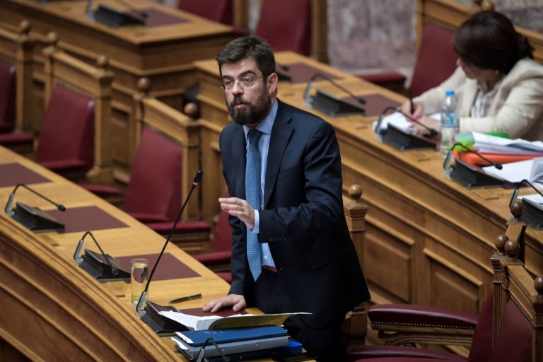 Χάρη απένειμε σε αλλοδαπούς διακινητές μεταναστών ο Καλογήρου λίγο πριν τις εκλογές