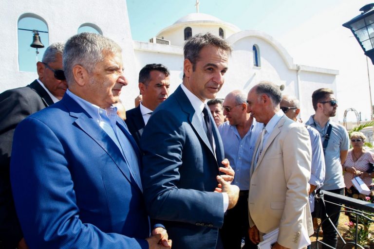 Καθαρίζεται από εύφλεκτα υλικά το οικόπεδο στο Μάτι μετά τη δέσμευση του πρωθυπουργού