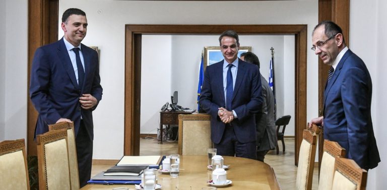 Άμεση εφαρμογή της καθολικής απαγόρευσης του καπνίσματος σε όλα τα δημόσια κτήρια