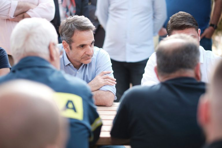 Στο πυρόπληκτο Μάτι ο πρωθυπουργός για το ετήσιο μνημόσυνο (Vid)