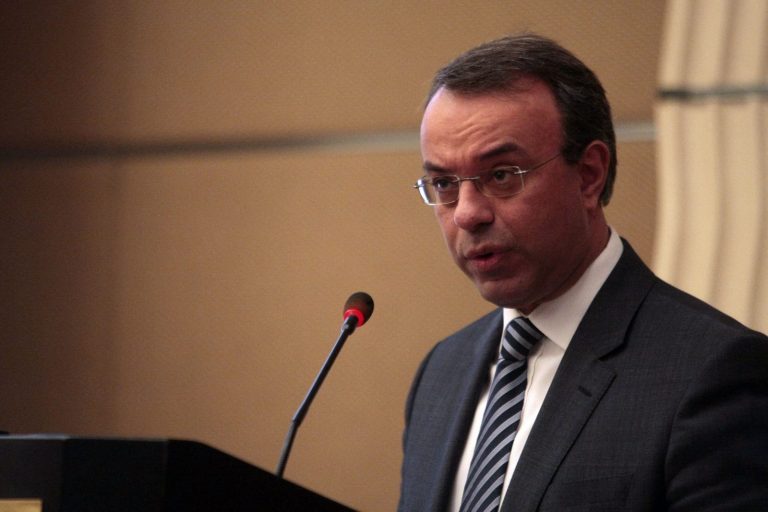 Έρχονται μειώσεις σε φόρους και εισφορές στο εισόδημα των ελεύθερων επαγγελματιών