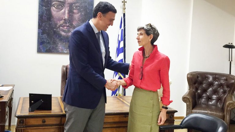 Συνάντηση υπουργού Υγείας με την πρέσβη του Ηνωμένου Βασιλείου