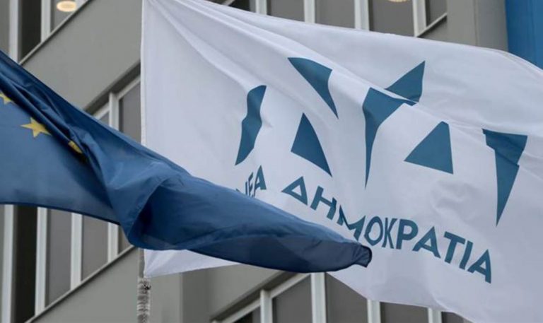 ΝΔ: Ο κ. Τσίπρας προτιμά να παραμένει κολλημένος «με τους λίγους» στην καρέκλα