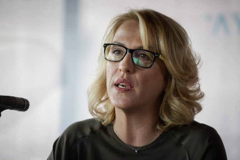 Καταγγελίες για Δούρου ότι έκανε «αχρείαστες αγορές» 9 εκατ. ευρώ λίγο πριν αποχωρήσει από την Περιφέρεια (vid)