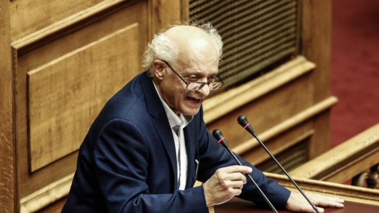 Λάππας: «Ο κ. Πέτσας μένει απόλυτα εκτεθειμένος», μετά την απόφαση του δικαστηρίου για την επίθεση στο «Συνεργείο»
