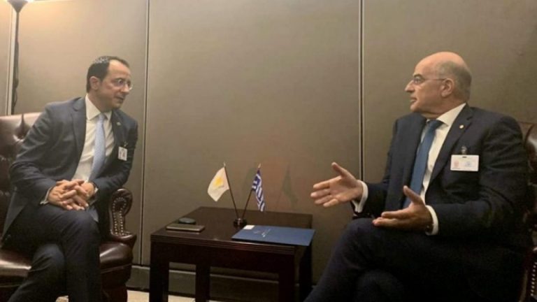 Δένδιας – Χριστοδουλίδης: Koινά μηνύματα Αθήνας – Λευκωσίας εν όψει κρίσιμων επαφών στη ΓΣ του ΟΗΕ