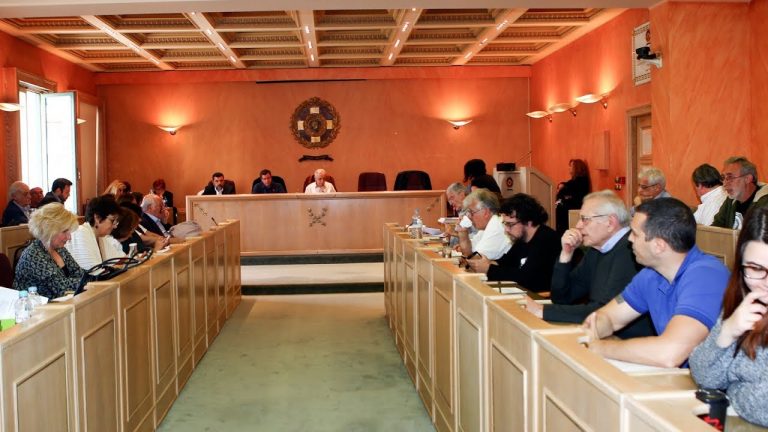 Το δημοτικό συμβούλιο της Αθήνας ενέκρινε προσλήψεις