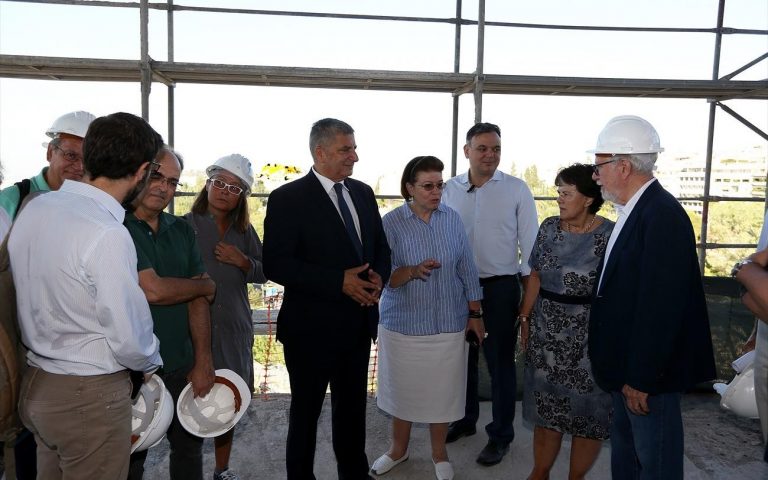 Στο εργοτάξιο της Εθνικής Πινακοθήκης η Λίνα Μενδώνη και ο Γιώργος Πατούλης