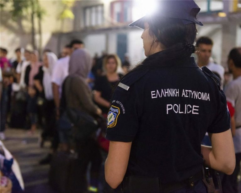 Η επιχείρηση της ΕΛΑΣ στην Αχαρνών σε δύο υπό κατάληψη κτίρια: Απομακρύνθηκαν πρόσφυγες και μετανάστες (ΦΩΤΟ)