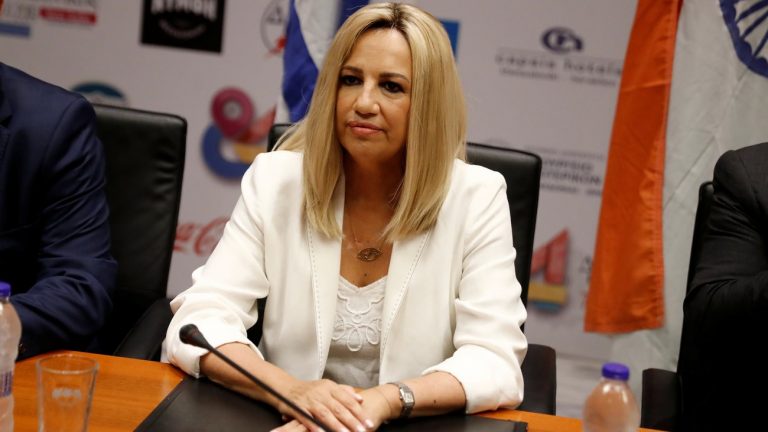 Γεννηματά κατά Μητσοτάκη – Τσίπρα: Κονταροχτυπιούνται στα λόγια, τα έχουν κάνει «πλακάκια»