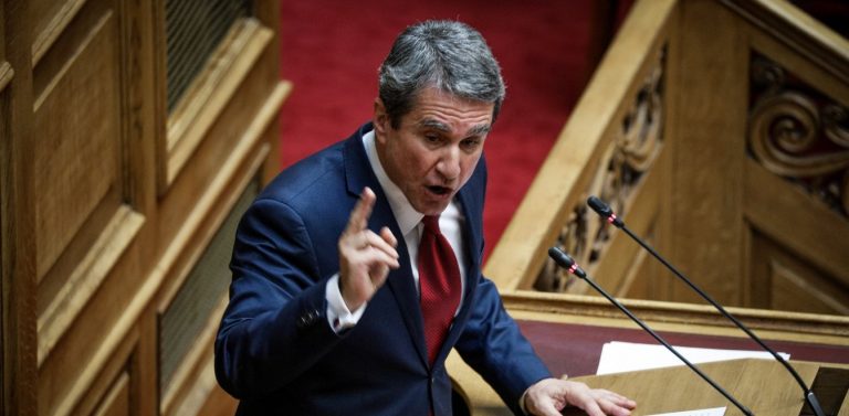 Λοβέρδος: Δεν χρειάζομαι κανένα προνόμιο. Θα συντρίψω τους σκευωρούς