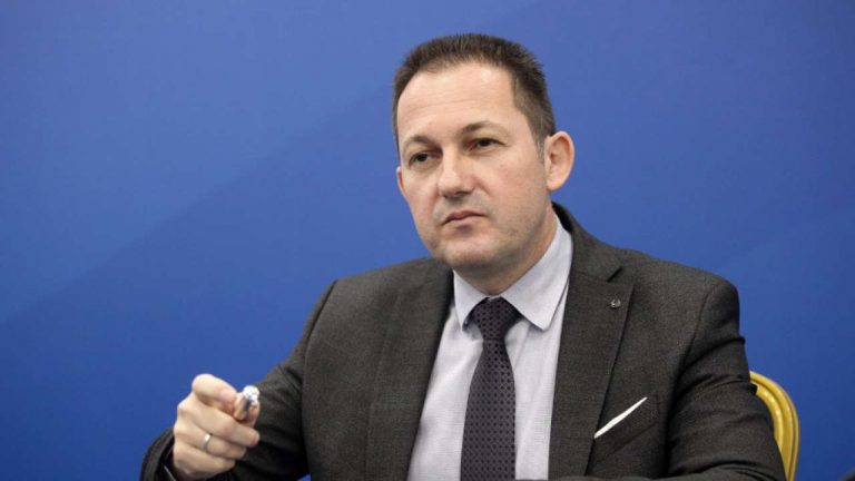 Πέτσας: «Φαρσοκωμωδία» η στάση του ΣΥΡΙΖΑ με τους υδρογονάνθρακες και τα ΕΛΠΕ