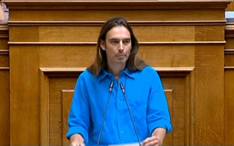 Αρσένης: Μεταφορά προσφύγων σε χωριά που ζουν ηλικιωμένοι