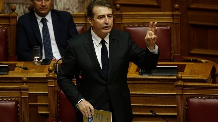 Χρυσοχοΐδης: Στον εισαγγελέα αναρτήσεις με θεωρίες συνωμοσίας για τον κορoνοϊό