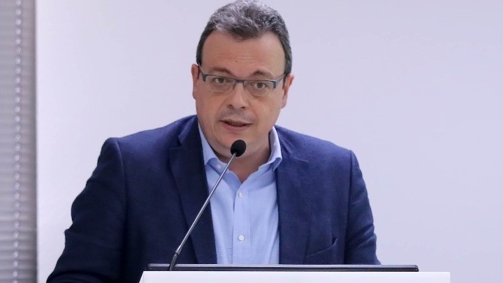Φάμελλος: Η κυβέρνηση βρίσκεται σε διαπλεκόμενες σχέσεις με τα συμφέροντα