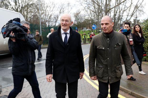 Τον Ασάνζ επισκέφθηκε στη φυλακή ο Γιάνης Βαρουφάκης