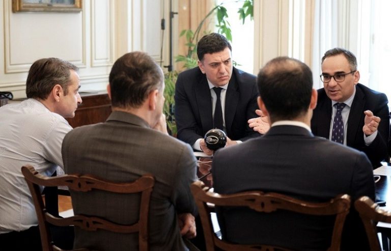 Σύσκεψη στο Μαξίμου για τον κοροναϊό