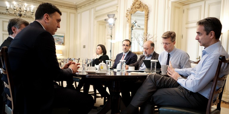 Κρίσιμη σύσκεψη σήμερα στο Μαξίμου -Παραδίδεται η πρόταση για την άρση μέτρων στον Μητσοτάκη