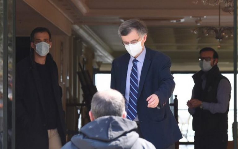 Ο Τσιόδρας στο γηροκομείο στη Νέα Μάκρη – 12 τα κρούσματα
