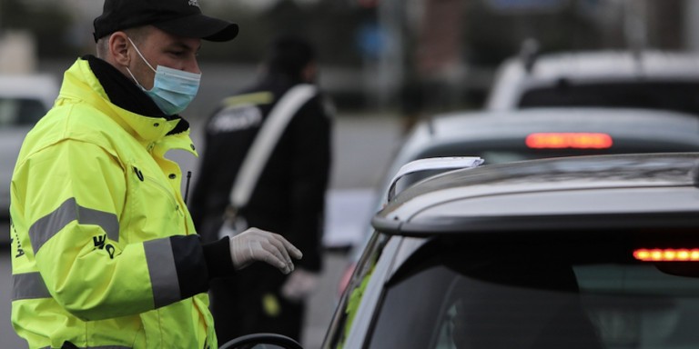 Δρακόντεια μέτρα από την ΕΛ.ΑΣ για μετακινήσεις και ψήσιμο