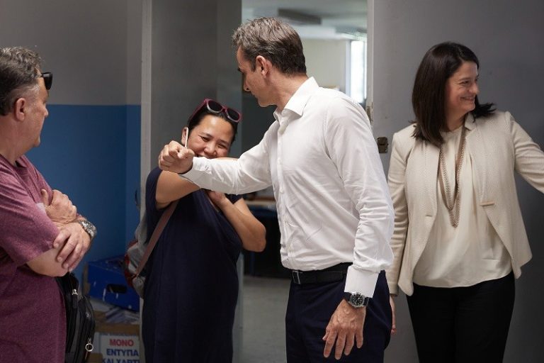 Ο πρωθυπουργός επισκέφθηκε τους μαθητές σε Γυμνάσιο του Παγκρατίου