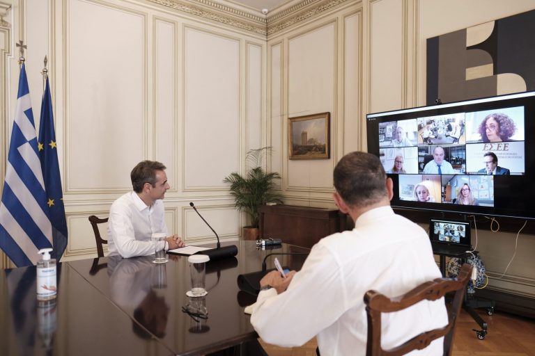 Τηλεδιάσκεψη Μητσοτάκη για εργασιακά