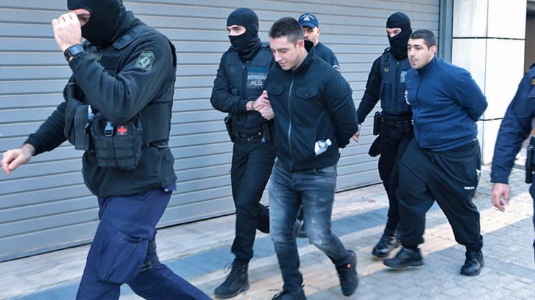 Δίκη Τοπαλούδη: Ένοχοι οι δύο κατηγορούμενοι για ανθρωποκτονία από πρόθεση και βιασμό