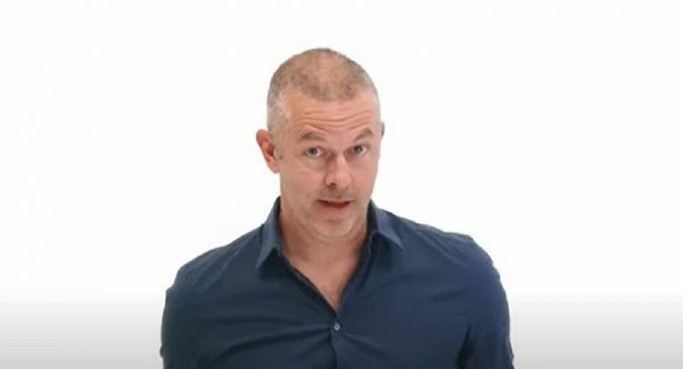 Το μήνυμα της Πολιτικής Προστασίας κατά του συνωστισμού με τον Χρήστο Λούλη (vid)