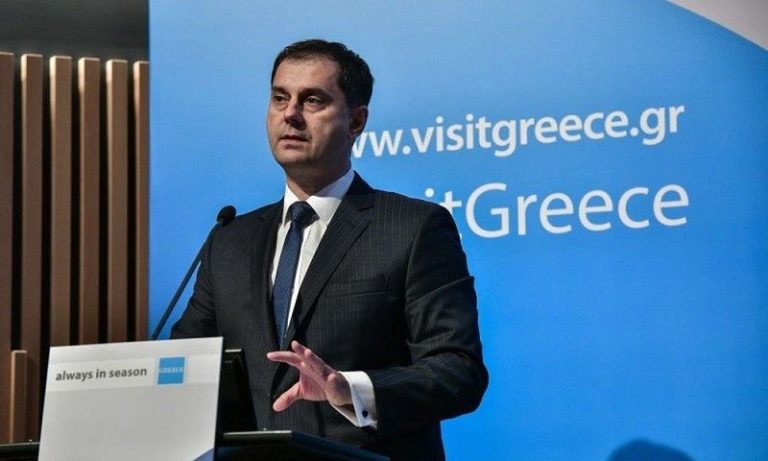 Θεοχάρης στο BBC: Θα διαφυλάξουμε την υγεία των Ελλήνων και των τουριστών