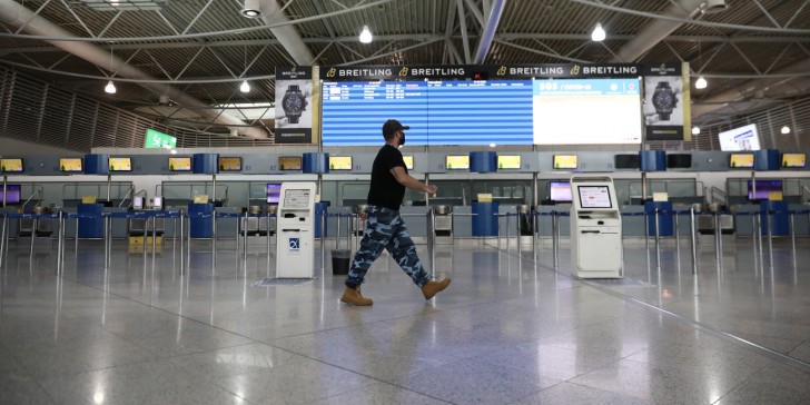 Υποχρεωτική προληπτική καραντίνα για τους επιβάτες πτήσεων εξωτερικού