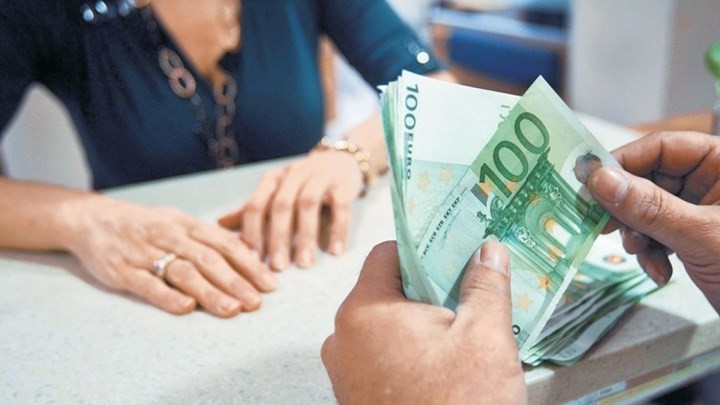 Κατατέθηκε το Σχέδιο Νόμου για τις μικροχρηματοδοτήσεις: Ποιοι θα λαμβάνουν δάνεια έως 25.000 ευρώ χωρίς εξασφαλίσεις