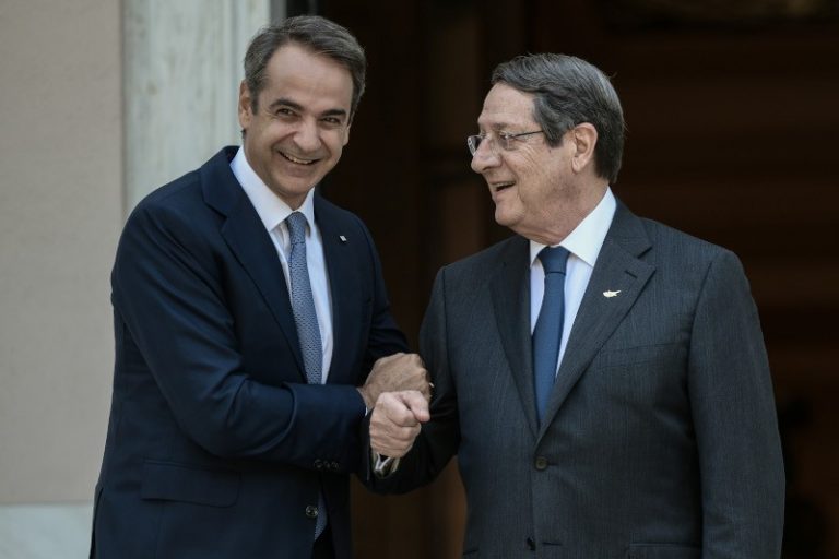 Συνάντηση Μητσοτάκη-Αναστασιάδη: Συντονισμός δράσεων απέναντι στις τουρκικές προκλήσεις