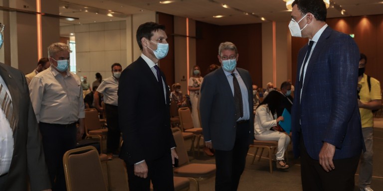 Κορονοϊός: Σύσκεψη Κικίλια-Κοντοζαμάνη με διοικητές νοσοκομείων