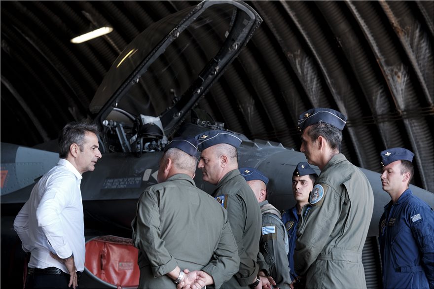 Το μήνυμα του πρωθυπουργού στις ένοπλες δυνάμεις από τη Σούδα