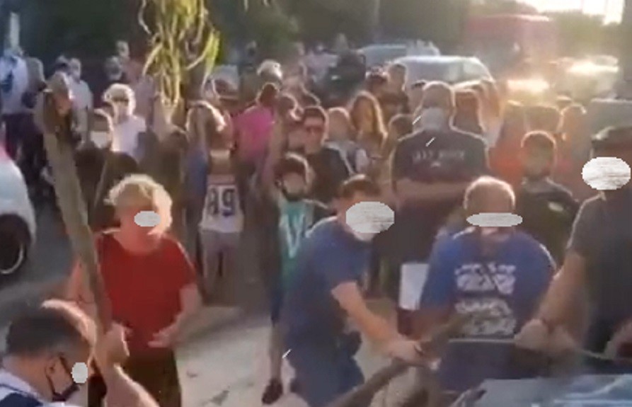 Κατάληψη Άλιμος: Κατακραυγή για τους γονείς που τραυμάτισαν παιδιά (video)