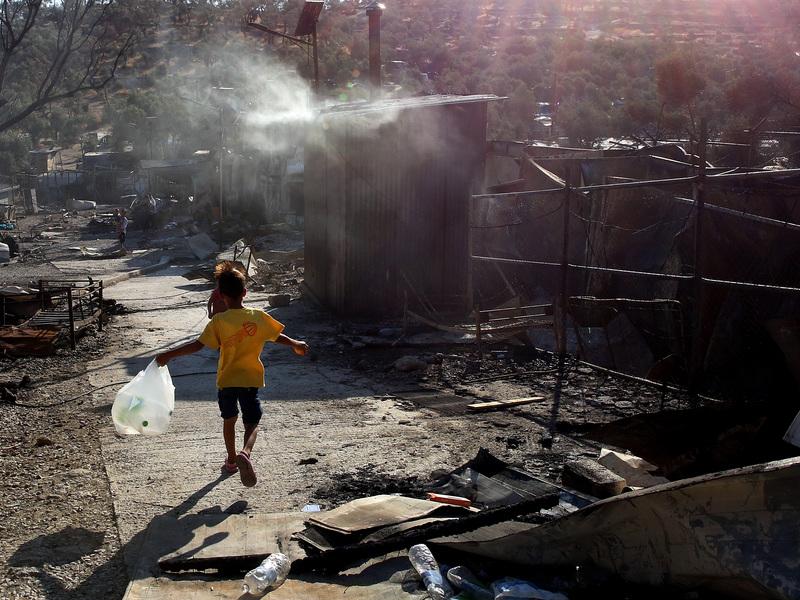 Φωτιά στη Μόρια: Μακρόν-Μέρκελ ενώνουν δυνάμεις για την υποδοχή ανήλικων μεταναστών