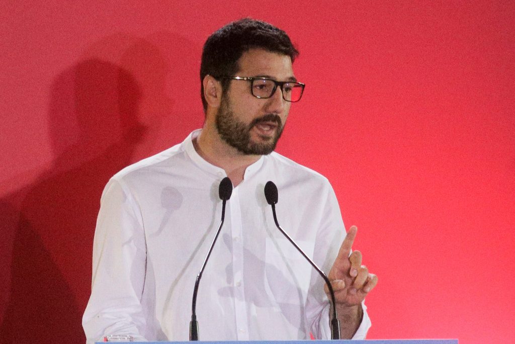 Ηλιόπουλος για μάσκες μαθητών: Άκρως επικίνδυνες οι μάσκες – κουκούλες