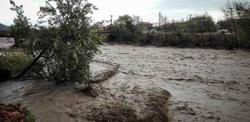 Καρδίτσα: Τουλάχιστον 40 εγκλωβισμένοι σε μοναστήρι στην Οξυά