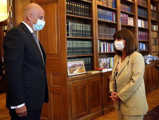 Συνάντηση Σακελλαροπούλου-Δένδια: Η τουρκική προκλητικότητα φτάνει στα σημεία του παραλογισμού