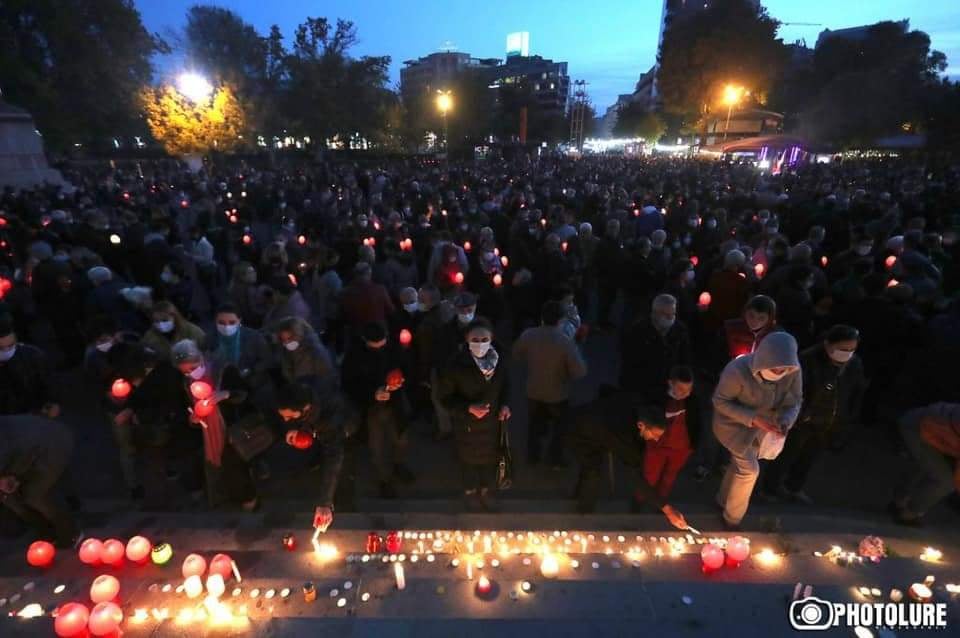 Ανάβουν κεριά στην Αρμενία