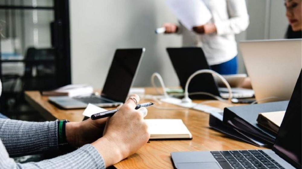 Δημόσια Διοίκηση: Επεκτείνεται η υπηρεσία ασφαλούς τηλεργασίας atoma se laptop