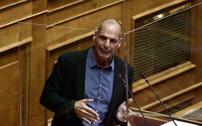 Βαρουφάκης: Θα πραγματοποιήσουμε πορεία για το Πολυτεχνείο-Σας προκαλούμε να μας χτυπήσετε