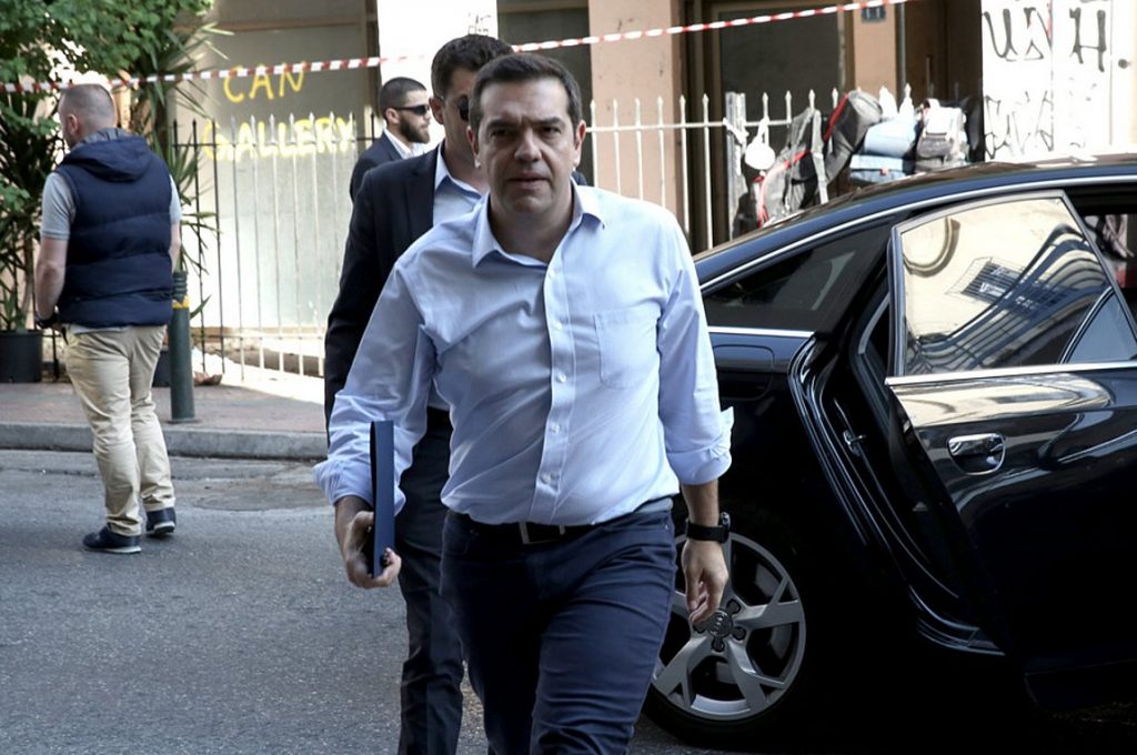 Αγωγή Τσίπρα σε Κουρτάκη- Παπαχρήστο- Τους ζητά 1.000.000 ευρώ αλέξης τσίπρας κουμουνδούρου αμάξι