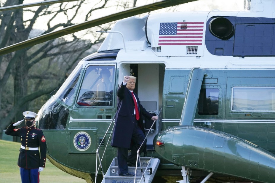 Αποχώρηση Ντόναλντ Τραμπ