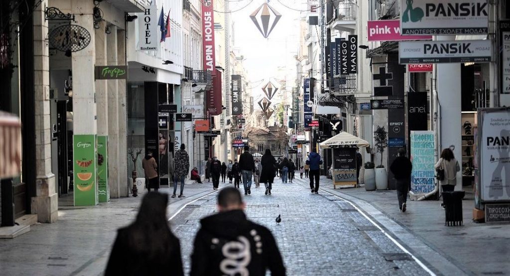 Πρεμιέρα σήμερα για το λιανεμπόριο – Οι δικλίδες πίσω από την απόφαση Λιανεμπόριο: Πολίτες στην Ερμού για ψώνια